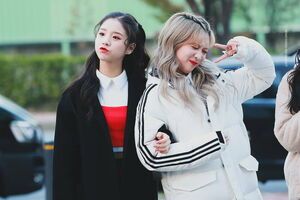 Photo : Heejin & Kim Lip