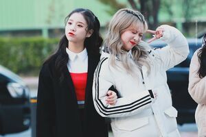 Photo : Heejin & Kim Lip