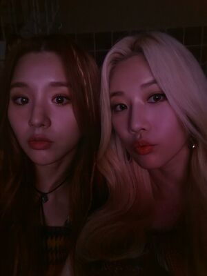 Photo : Loona - Heejin and Kim Lip