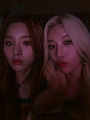 Photo : Loona - Heejin and Kim Lip