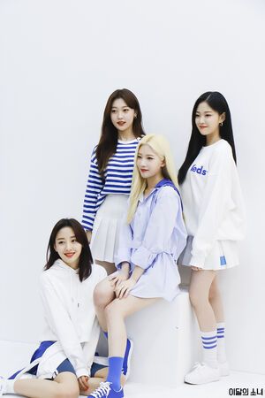 Photo : Yves, Choerry, Hyunjin and Kim Lip