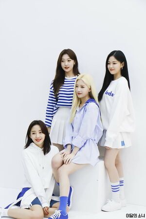 Photo : Yves, Choerry, Hyunjin and Kim Lip