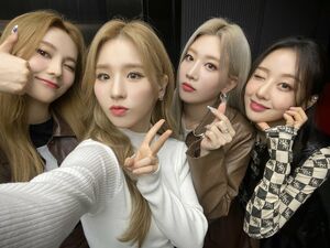 Photo : Jinsoul, Heejin, Kim Lip & Yves