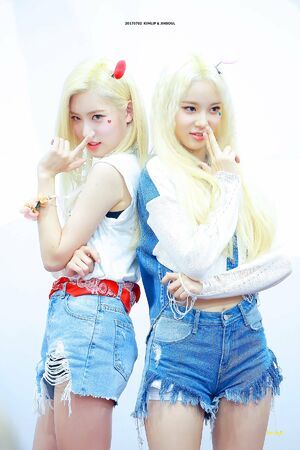 Photo : Kim Lip & JinSoul