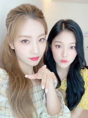 Photo : Kim Lip & Hyunjin