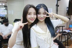 Photo : Jinsoul & Yves