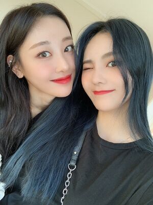 Photo : Jinsoul & Yves