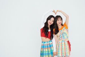 Photo : Yves and Chuu