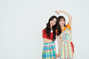 Photo : Yves and Chuu