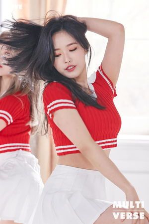 Photo : LOONA - Olivia Hye