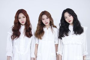 Photo : Hyunjin, Choerry, Olivia Hye