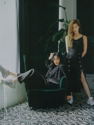 Photo : Olivia Hye & Kim Lip