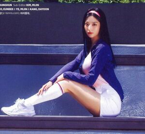 Photo : Fromis_9 Saerom in Pilates Magazine