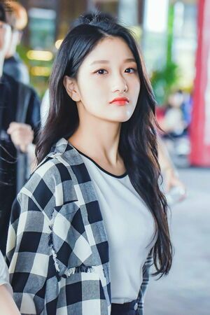 Photo : Seoyeon Fromis_9