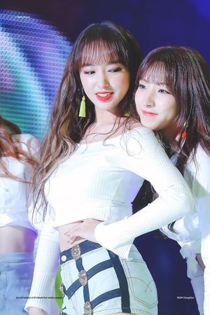 Photo : Cheng Xiao ft. Eunseo