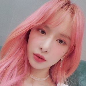 Photo : Seola went pink!