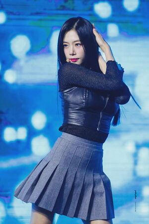 Photo : JiU in leather!