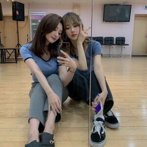 Photo : Sua and Yoohyeon