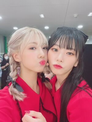 Photo : Adorable Yoohyeon & JiU!