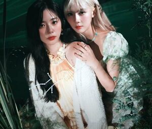Photo : Jiu and Yoohyeon