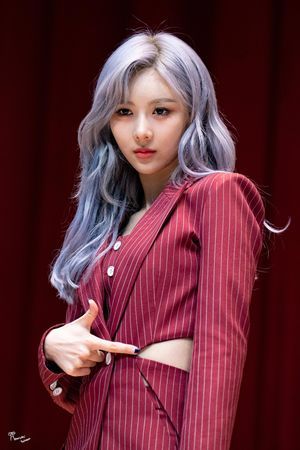 Photo : Yoohyeon proud of her outfit!