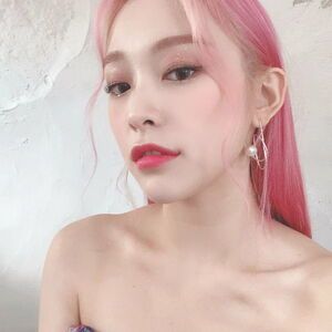 Photo : Dreamcatcher - Gahyeon delicious milky skin