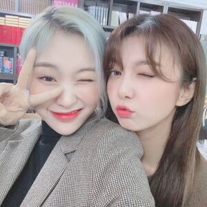 Photo : Gahyeon and Dami