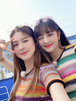 Photo : Miyeon & Minnie