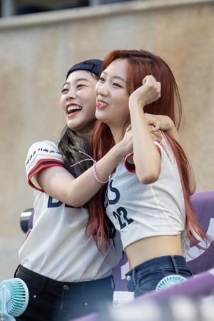 Photo : Jisoo & Sujeong