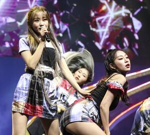 Photo : Lovelyz - Jisoo (and Sujeong)