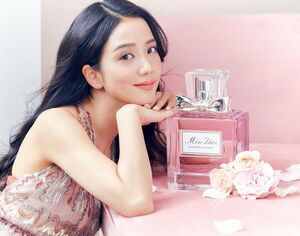 Photo : Jisoo for Miss Dior Blooming Bouquet <W Korea> Pictorial