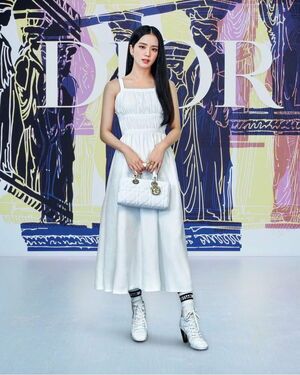 Photo : Jisoo for Dior
