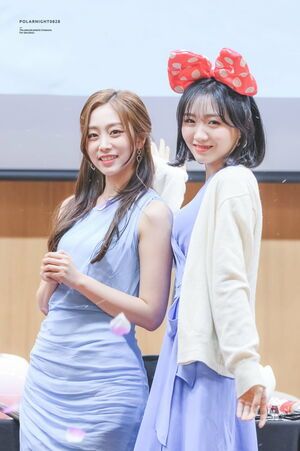 Photo : Jisoo & Sujeong