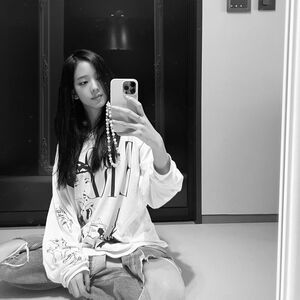 Photo : Jisoo Weverse Update