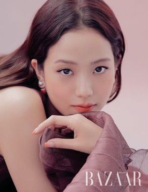 Photo : Jisoo for Harper’s Bazaar January