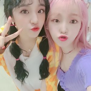 Photo : Yuqi & Seunghee