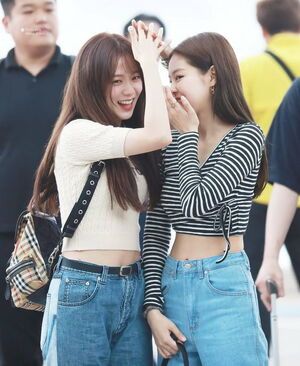 Photo : Jisoo and Jennie