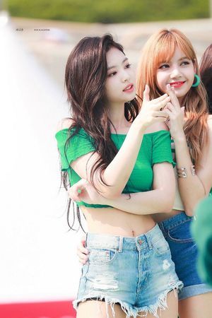 Photo : Jennie & Lisa