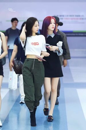 Photo : Jennie and jisoo
