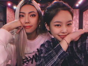 Photo : _simeez w/ Jennie