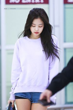 Photo : Happy JENNIE Day