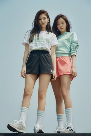 Photo : Jennie and Jisoo