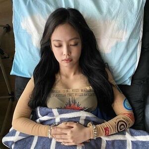 Photo : Jennie is lowkey packing