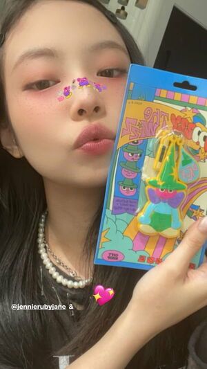 Photo : Onedropgiftshop w/ Jennie