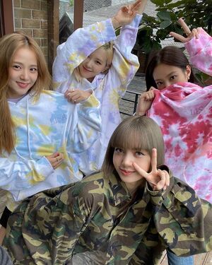 Photo : Lisa, Jisoo, rose, and Jennie