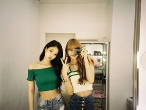 Photo : Jennie & Lisa