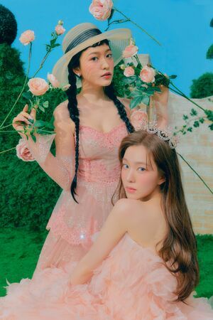 Photo : Yeri and Irene