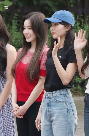 Photo : Irene & Seulgi!