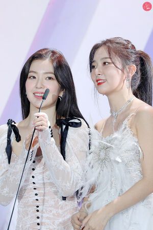 Photo : Irene & Seulgi