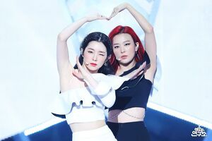 Photo : 200725 Irene & Seulgi @ MBC Show! Music Core '?? (Naughty)'